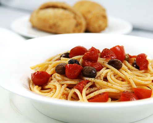 ricetta-spaghetti-acciughe-e-olive